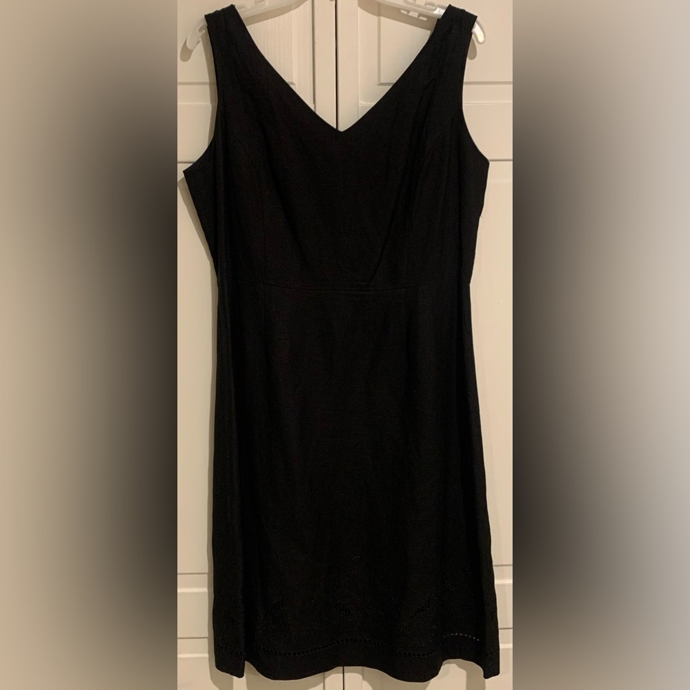 Donna Ricco Linen Sleeveless Black Dress V Neck & Back Embroidered Hem Size 10